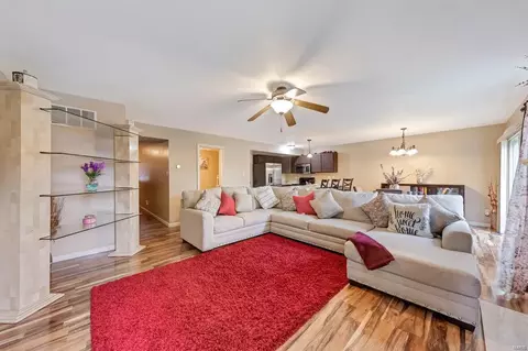 3512 Candlebrook Ct, Florissant, MO 63034