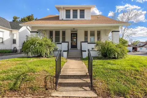 1002 Jefferson St, Saint Charles, MO 63301
