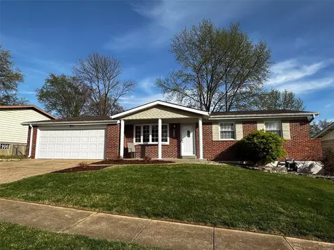 2638 Causeway Dr, Saint Louis, MO 63125