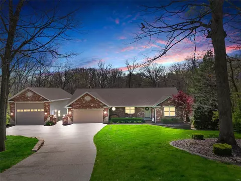 30 Falling Leaf Dr, Lake Saint Louis, MO 63367