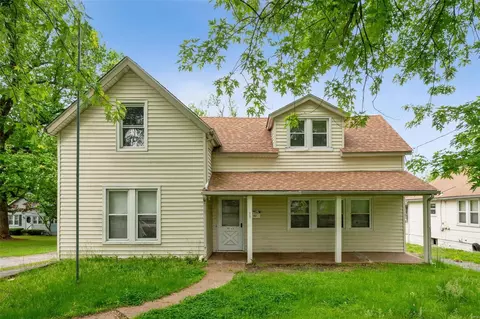 9765 Diamond Dr, Saint Louis, MO 63137