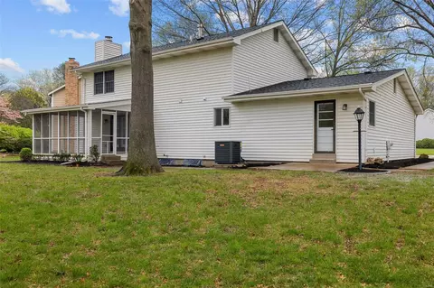 Exterior - 2101 Bow Tree Ct, Chesterfield, MO 63005 photo 5 of 7