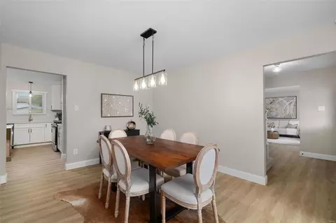 Dining - 2101 Bow Tree Ct, Chesterfield, MO 63005 photo 3 of 4