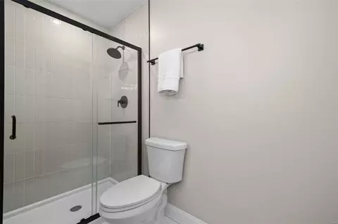 Bath - 2101 Bow Tree Ct, Chesterfield, MO 63005 photo 3 of 4