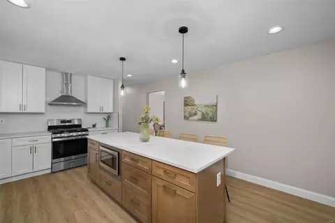 Kitchen - 2101 Bow Tree Ct, Chesterfield, MO 63005 photo 4 of 8