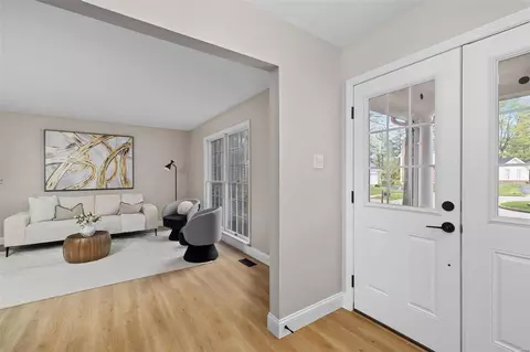 Living - 2101 Bow Tree Ct, Chesterfield, MO 63005 photo 1 of 8