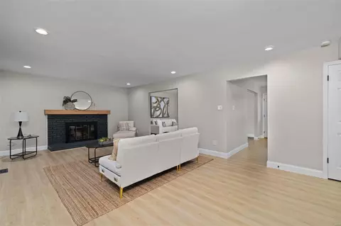 Living - 2101 Bow Tree Ct, Chesterfield, MO 63005 photo 8 of 8