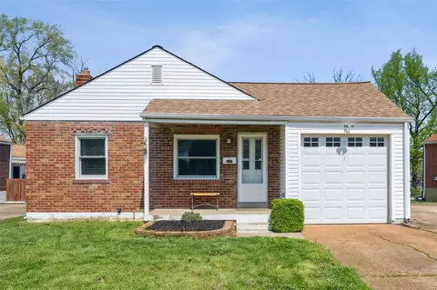 9855 Zenith Dr, Saint Louis, MO 63123