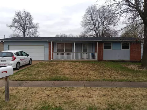 745 Charvel Dr, Florissant, MO 63031