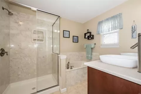 Bath - 1121 Sunset Green Dr, O'fallon, MO 63366 photo 2 of 2