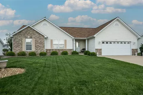 1121 Sunset Green Dr, O'fallon, MO 63366