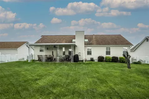 Exterior - 1121 Sunset Green Dr, O'fallon, MO 63366 photo 3 of 5
