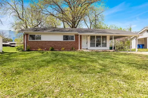 929 Tempo Dr, Saint Louis, MO 63146
