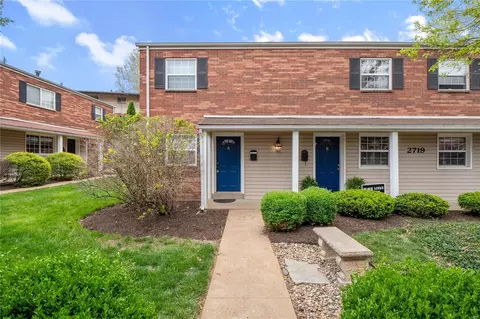 2719 Laclede Station Rd #2719A, Maplewood, MO 63143
