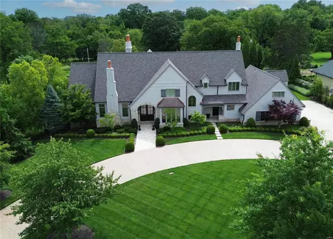 6 Bridle Ln, Frontenac, MO 63131