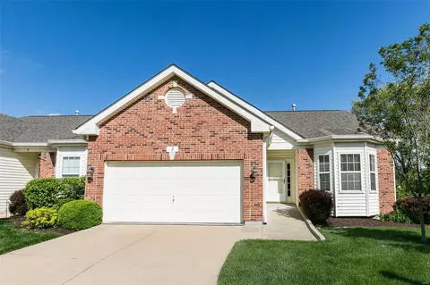 3 Ridgemont Cir, Saint Louis, MO 63129