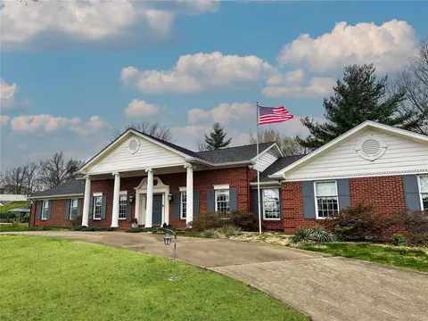 7 Meadowbrook Country Clb, Ballwin, MO 63011