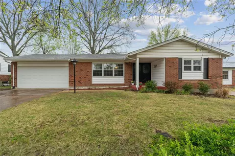 2170 Somerset Dr, Florissant, MO 63033