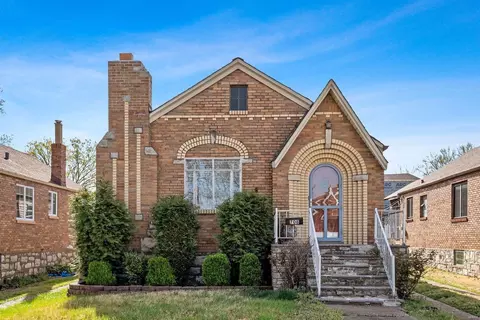 708 Dallas Dr, Saint Louis, MO 63125