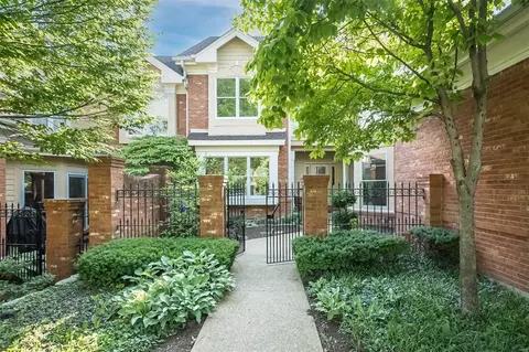 308 Carlyle Lake Dr, Creve Coeur, MO 63141