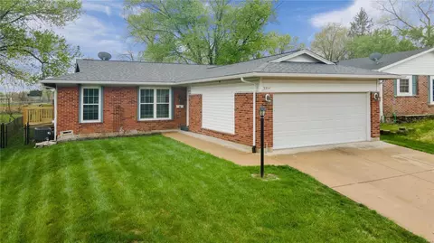3554 Woodpath Dr, Florissant, MO 63031