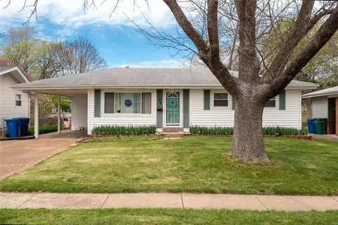 29 Manor Dr, Florissant, MO 63031