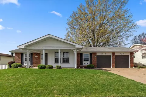 2242 Gold Finch Dr, Florissant, MO 63031