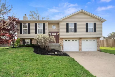1216 Golden Harvest Dr, Saint Peters, MO 63376
