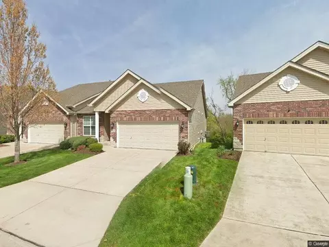 3041 Arbor Station Ct, Ballwin, MO 63021 photo 2