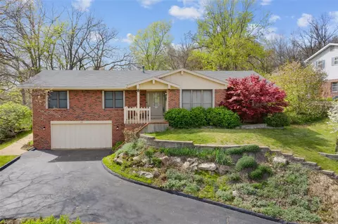66 Sennawood Dr, Fenton, MO 63026