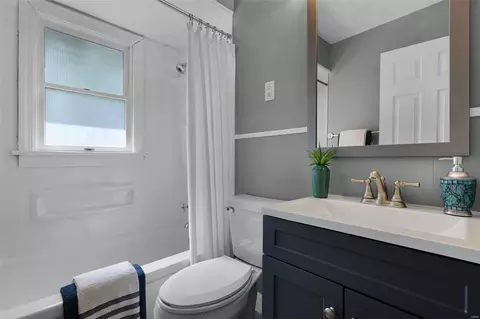 Bath - 180 Bascom Dr, Saint Louis, MO 63135 photo 1 of 1