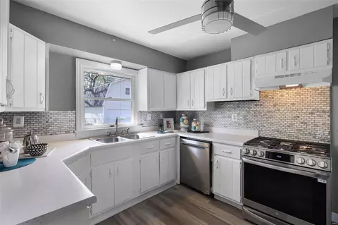 Kitchen - 180 Bascom Dr, Saint Louis, MO 63135 photo 1 of 2