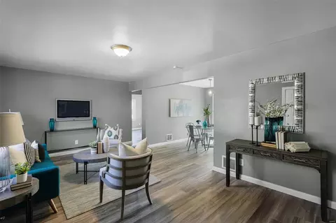 Living - 180 Bascom Dr, Saint Louis, MO 63135 photo 2 of 3
