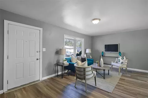 Living - 180 Bascom Dr, Saint Louis, MO 63135 photo 3 of 3