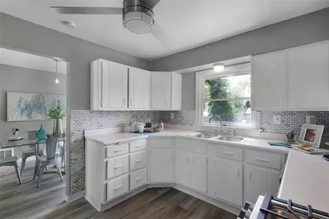 Kitchen - 180 Bascom Dr, Saint Louis, MO 63135 photo 2 of 2