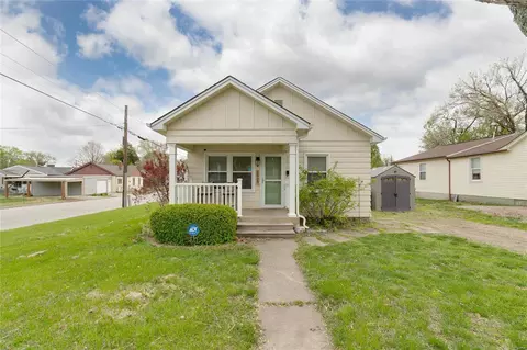 1928 N 5th St, Saint Charles, MO 63301