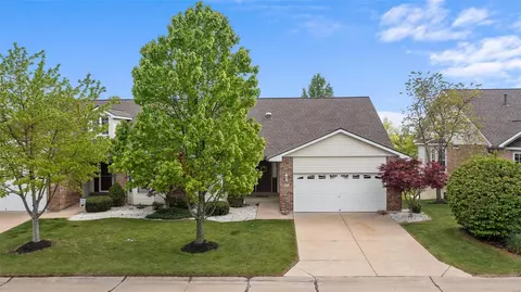802 Penny Ln, Saint Peters, MO 63376