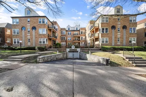 7536 York Dr #2B, Saint Louis, MO 63105