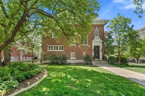 94 Waterman Pl, Saint Louis, MO 63112