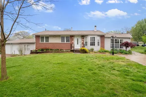 9602 Arno Dr, Saint Louis, MO 63123