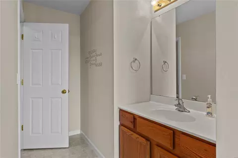 Bath - 1441 Noyack Dr, O'fallon, MO 63366 photo 5 of 8