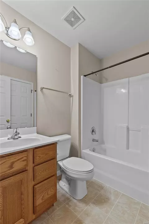Bath - 1441 Noyack Dr, O'fallon, MO 63366 photo 7 of 8