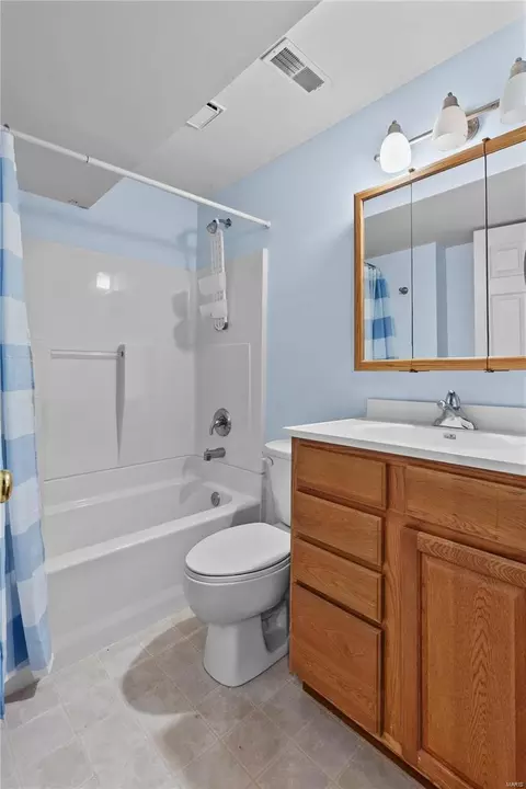 Bath - 1441 Noyack Dr, O'fallon, MO 63366 photo 8 of 8