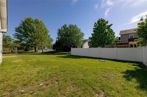 Exterior - 8 Locust Hills Ct, O'fallon, MO 63366 photo 6 of 7