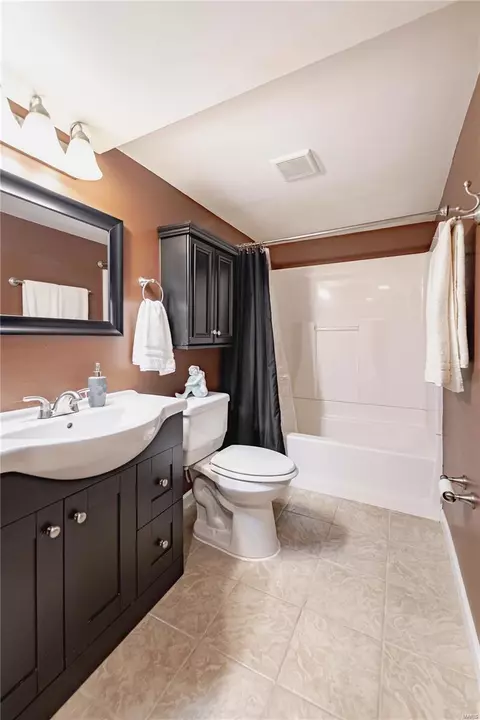 Bath - 8 Locust Hills Ct, O'fallon, MO 63366 photo 5 of 5