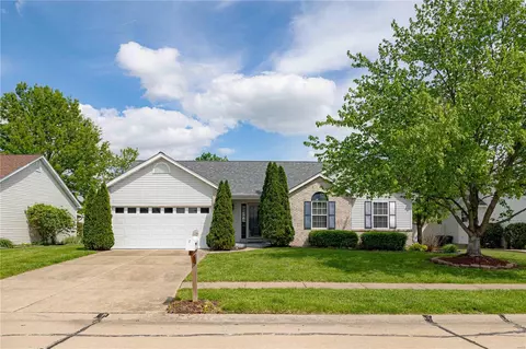 Exterior - 8 Locust Hills Ct, O'fallon, MO 63366 photo 4 of 7