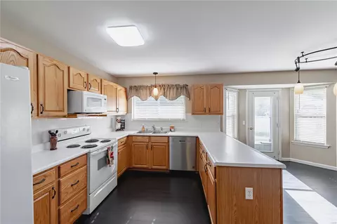 Kitchen - 8 Locust Hills Ct, O'fallon, MO 63366 photo 3 of 3