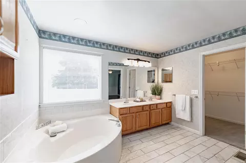 Bath - 8 Locust Hills Ct, O'fallon, MO 63366 photo 2 of 5