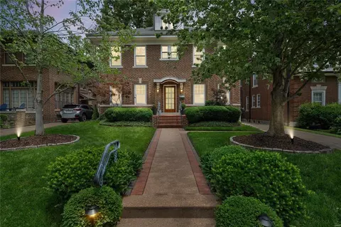 15 Arundel Pl, Saint Louis, MO 63105