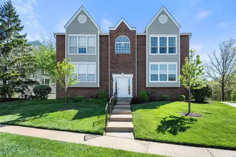 1323 Holgate Dr #D, Ballwin, MO 63021